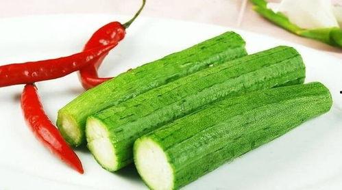 冬天晚上户外吃瓜,户外瓜香四溢的温馨时光
